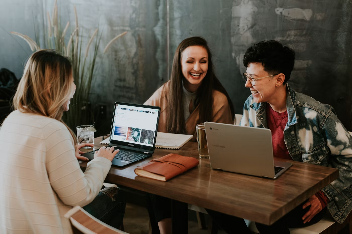 Hanioo connects people worldwide through language interpretation